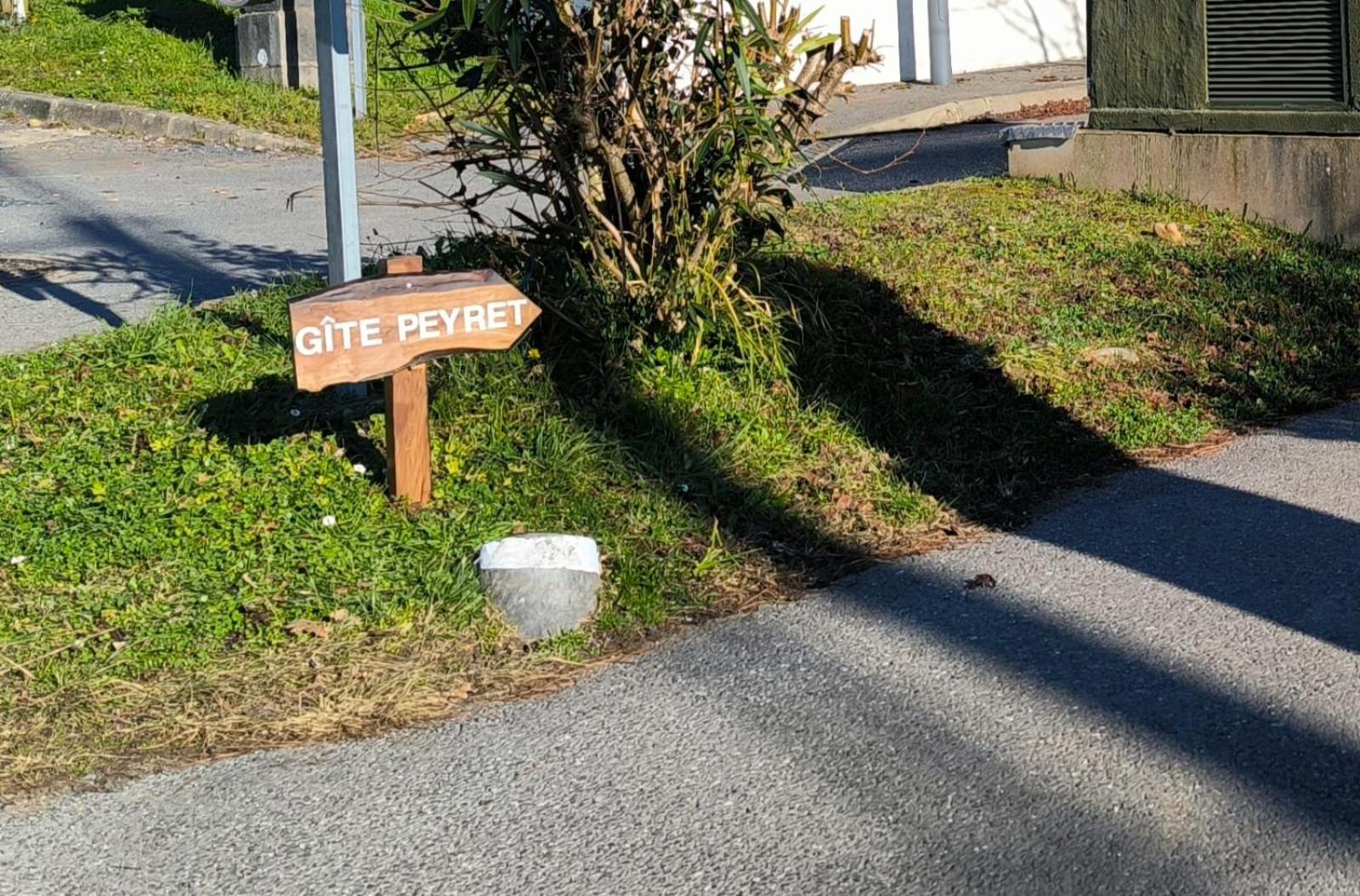 Le Peyret Apartamento Serres-Castet Exterior foto
